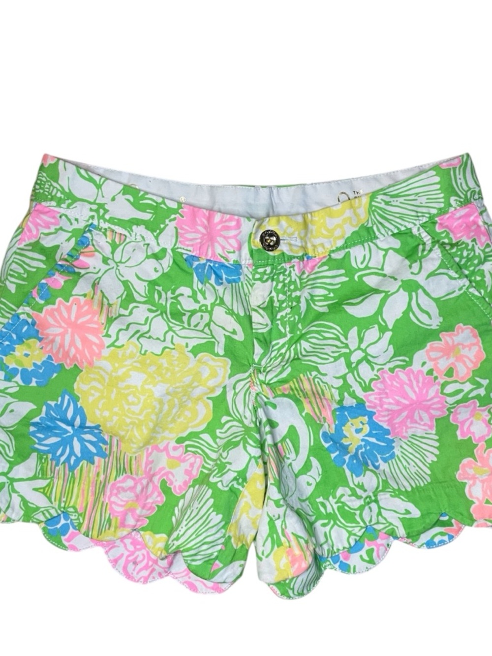 Lilly Pulitzer "Buttercup" scalloped hem shorts in the "Hibiscus Stroll" print 0 - Picture 2 of 7